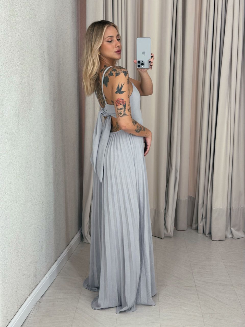 VESTIDO ELEONORA. PLISSADO Cinza