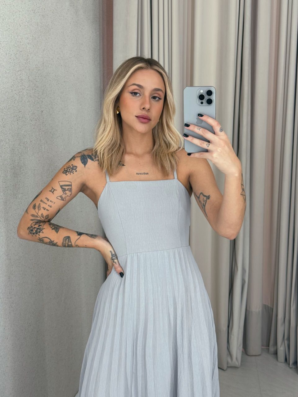 VESTIDO ELEONORA. PLISSADO Cinza