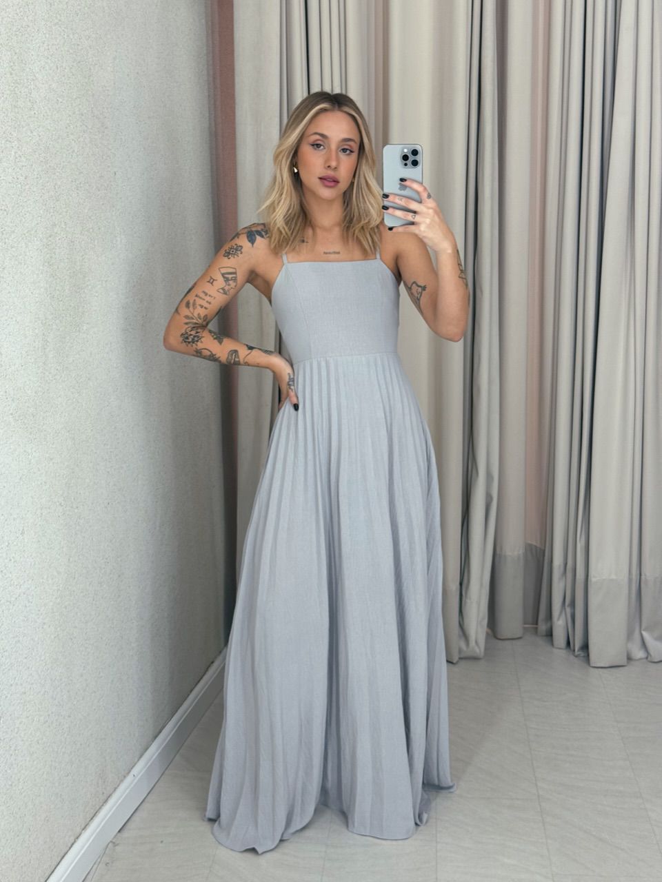 VESTIDO ELEONORA. PLISSADO Cinza