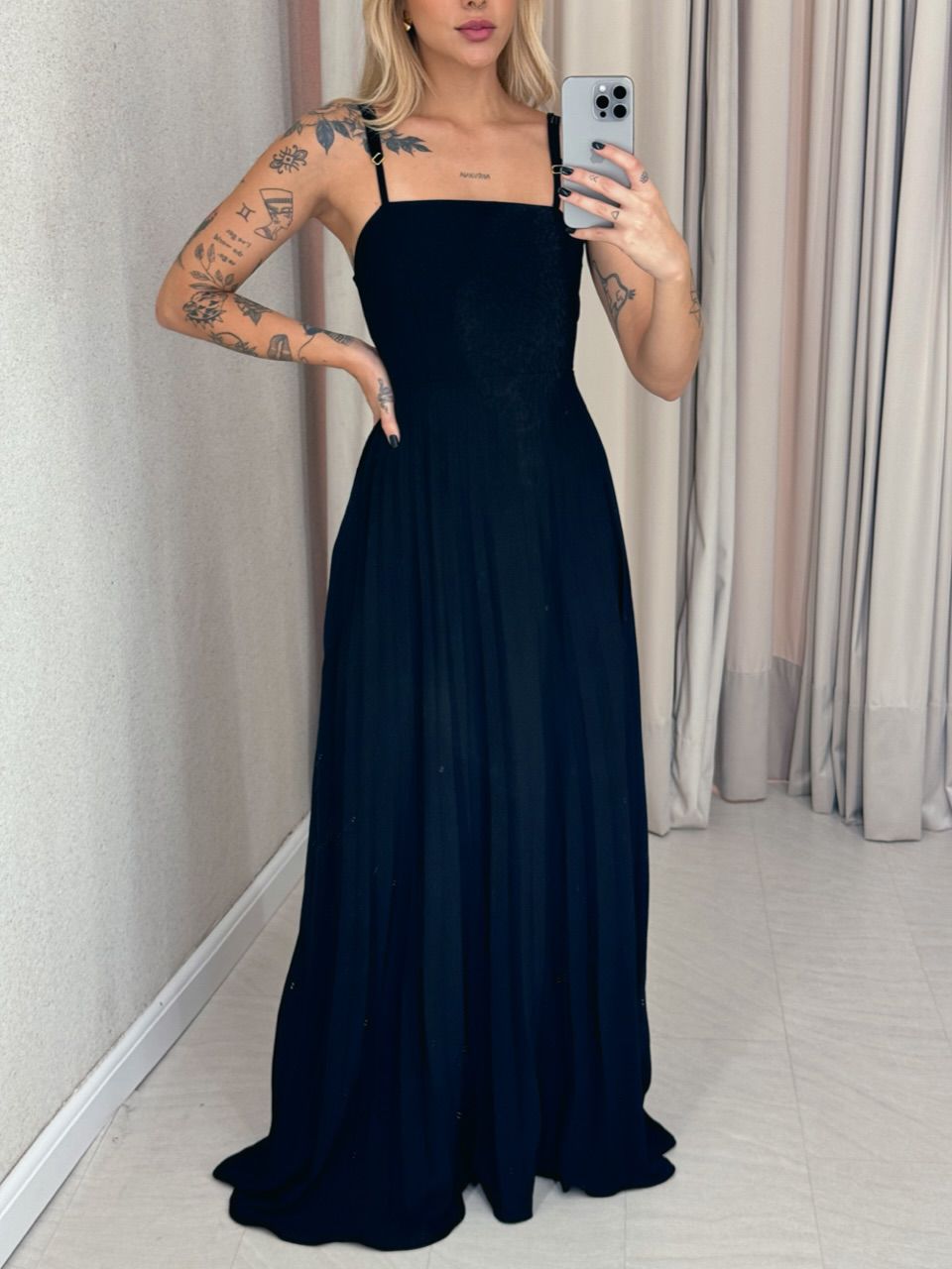 VESTIDO ELEONORA. PLISSADO preto