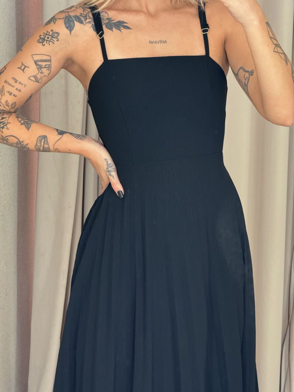 VESTIDO ELEONORA. PLISSADO preto