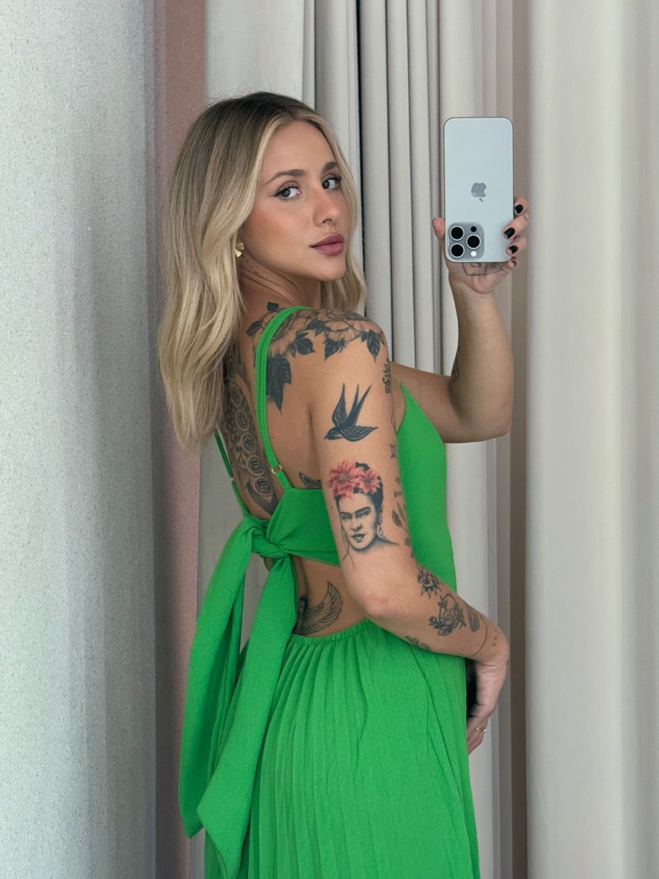 VESTIDO ELEONORA. PLISSADO verde