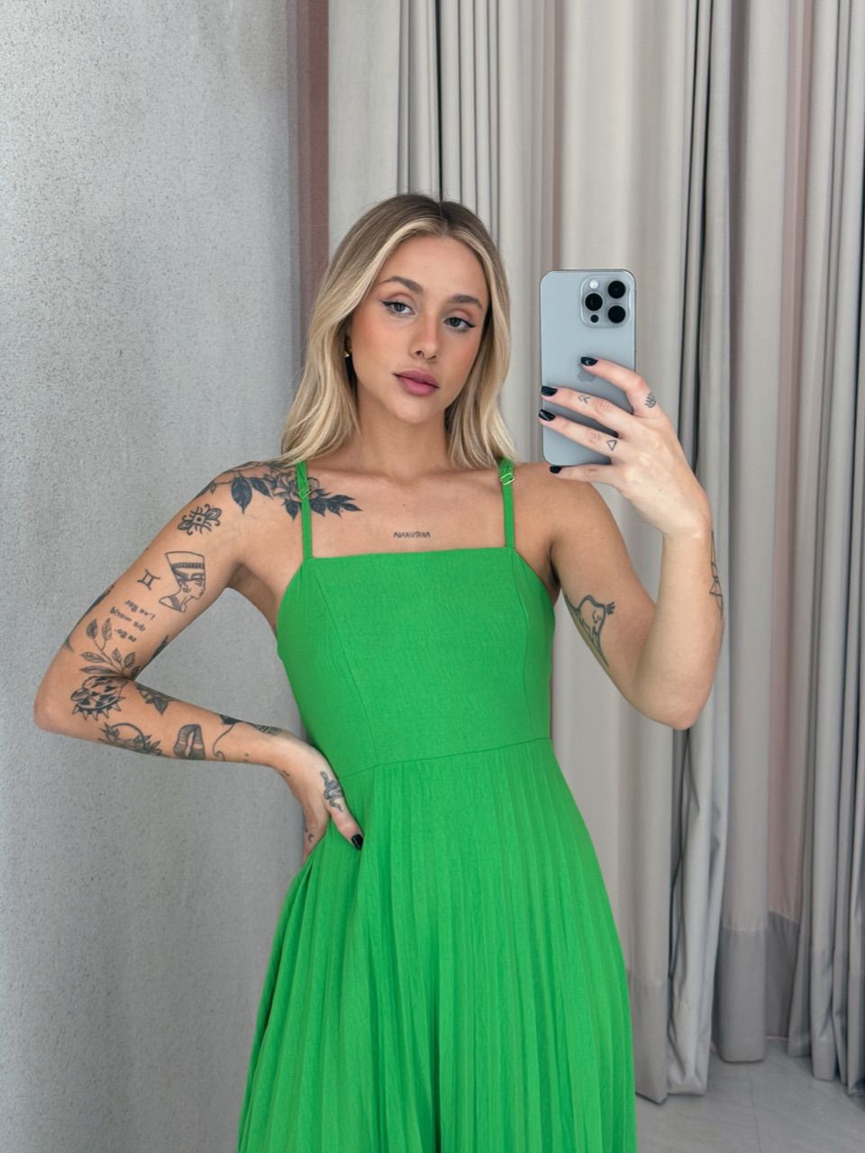 VESTIDO ELEONORA. PLISSADO verde