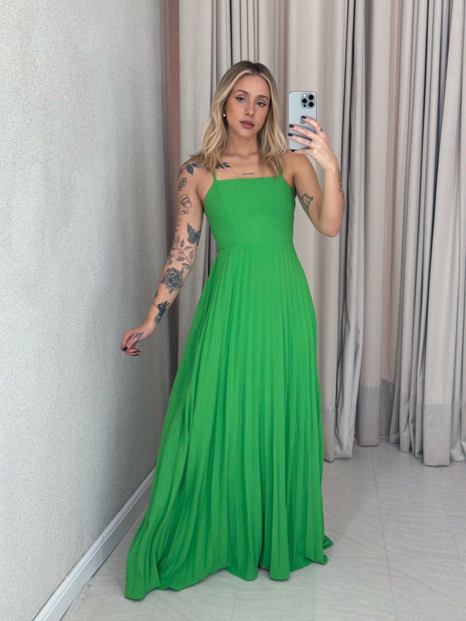 VESTIDO ELEONORA. PLISSADO verde