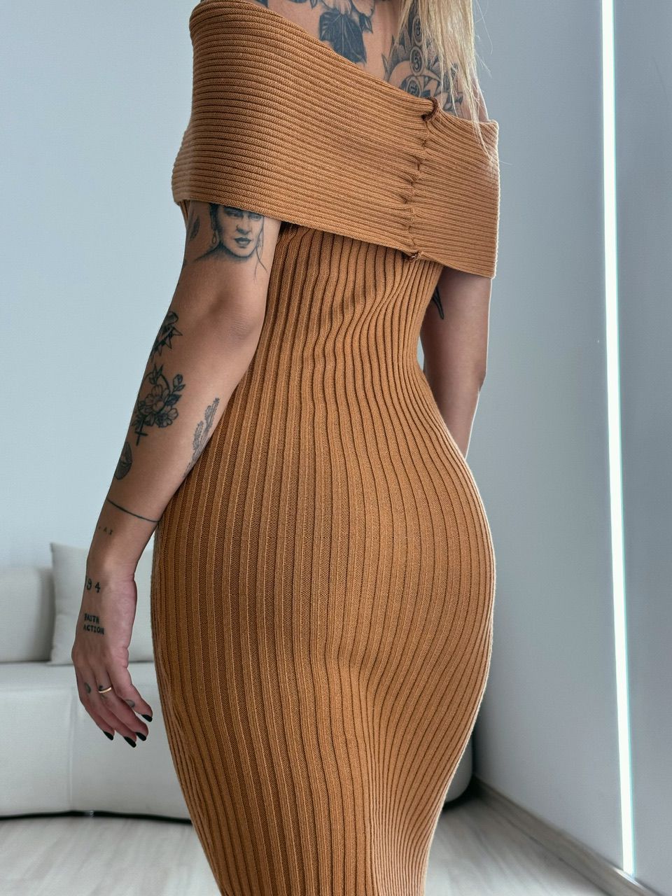 VESTIDO GOLA VIRADA CARAMELO