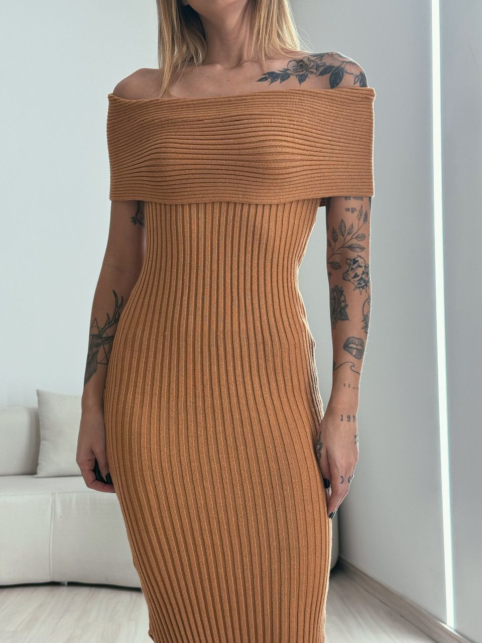 VESTIDO GOLA VIRADA CARAMELO