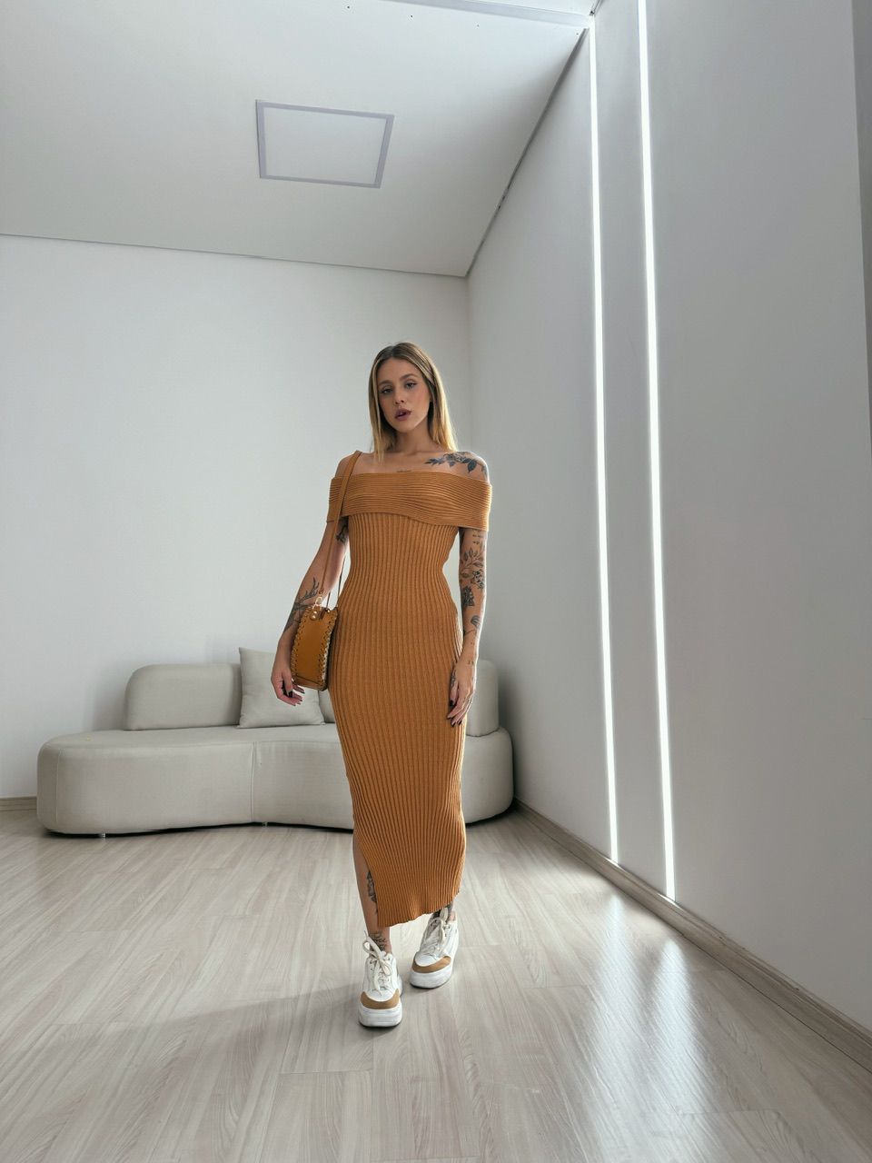 VESTIDO GOLA VIRADA CARAMELO