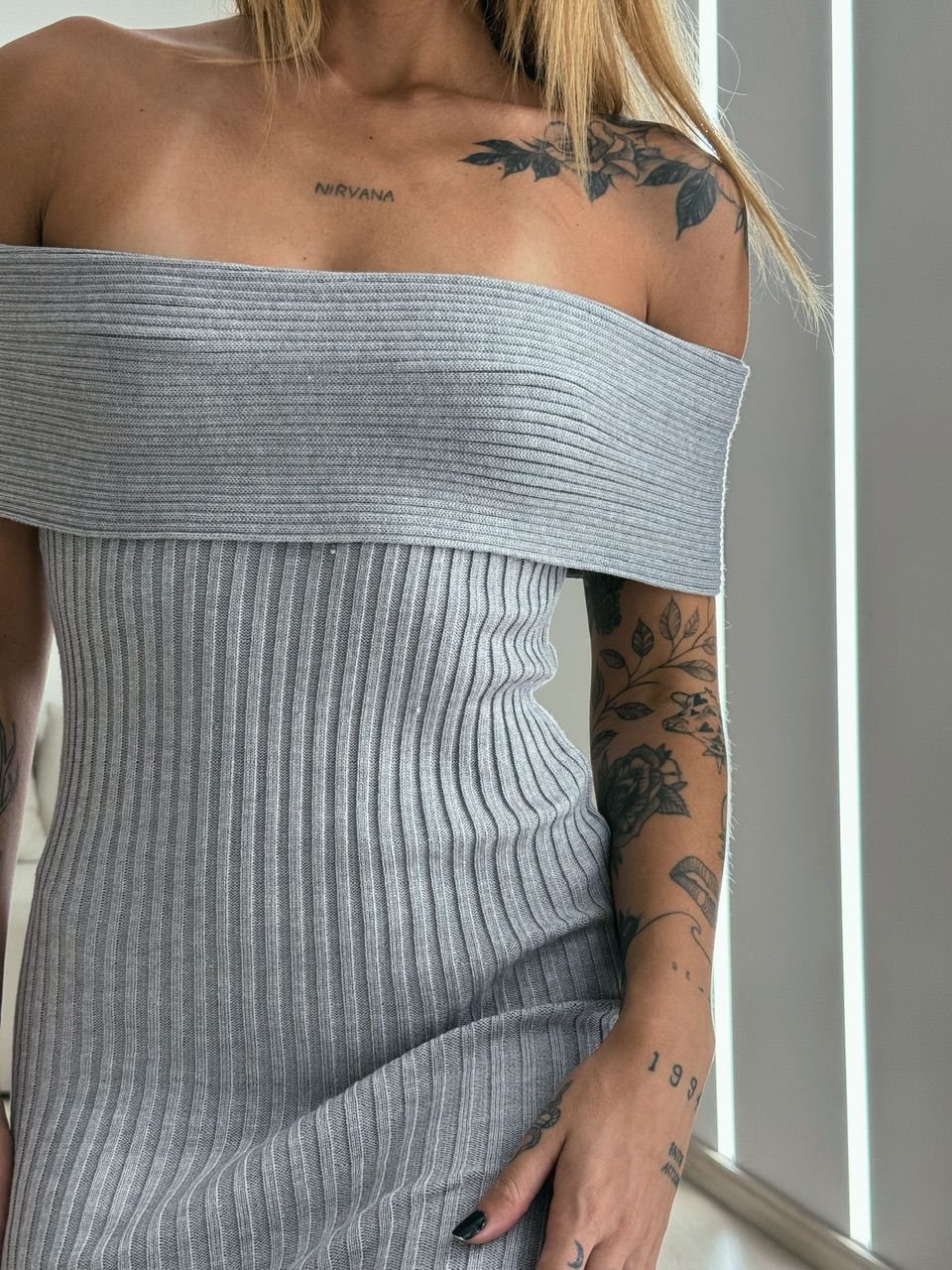 VESTIDO GOLA VIRADA CINZA
