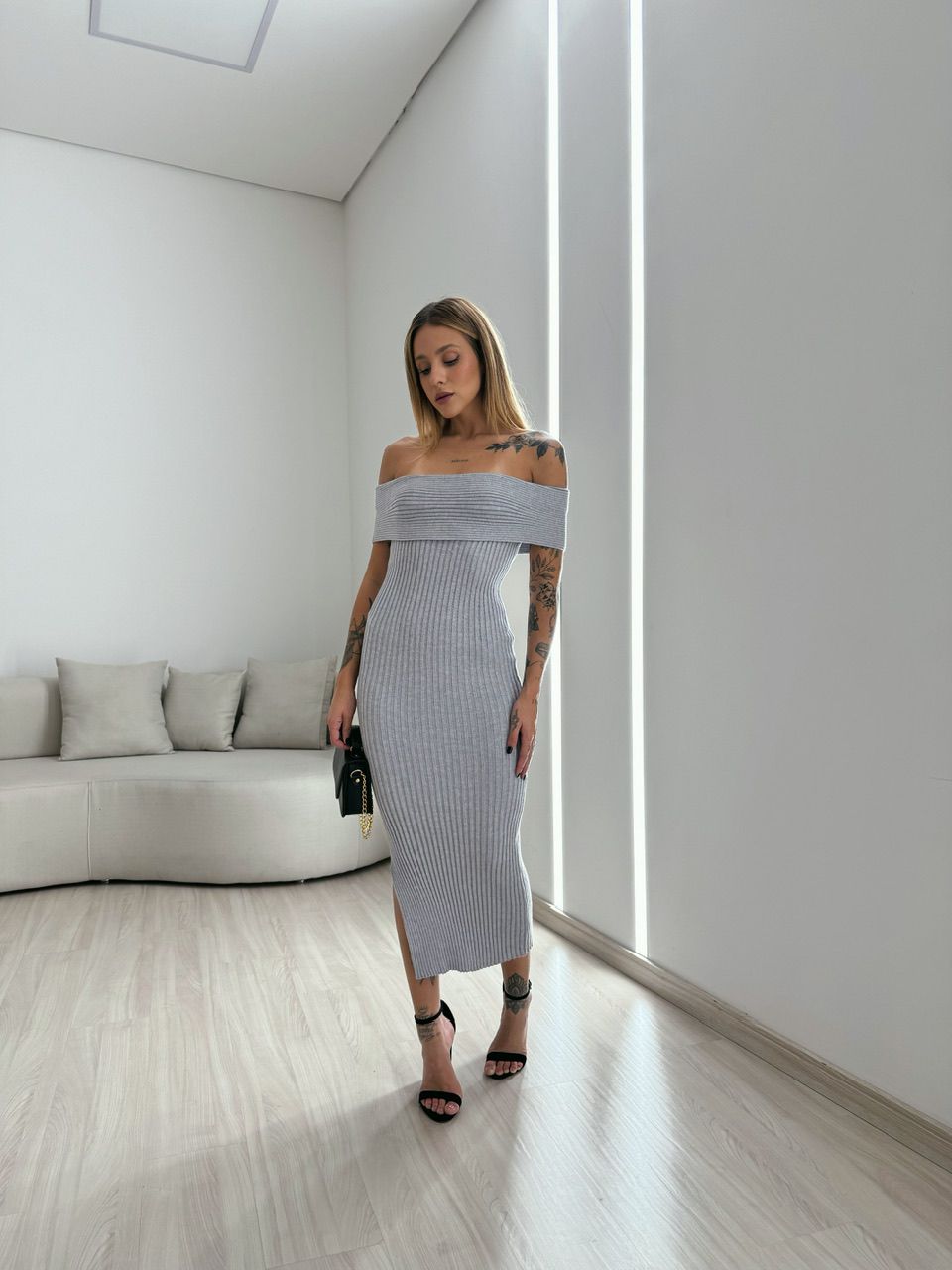 VESTIDO GOLA VIRADA CINZA
