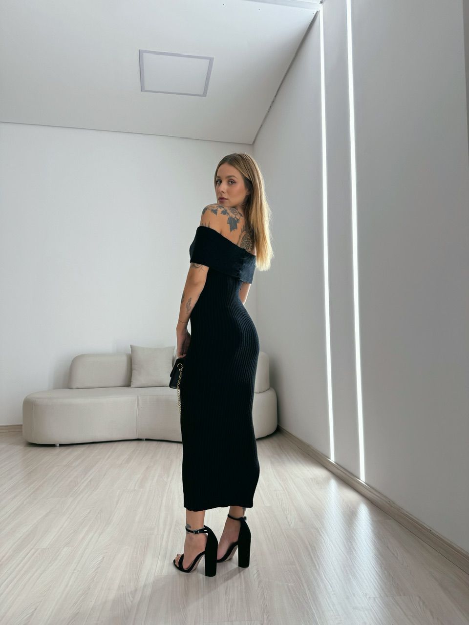 VESTIDO GOLA VIRADA PRETO