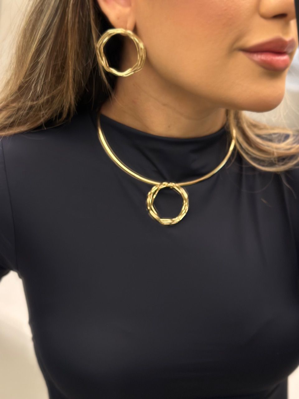 CHOKER VANIA BRINCO DOURADO