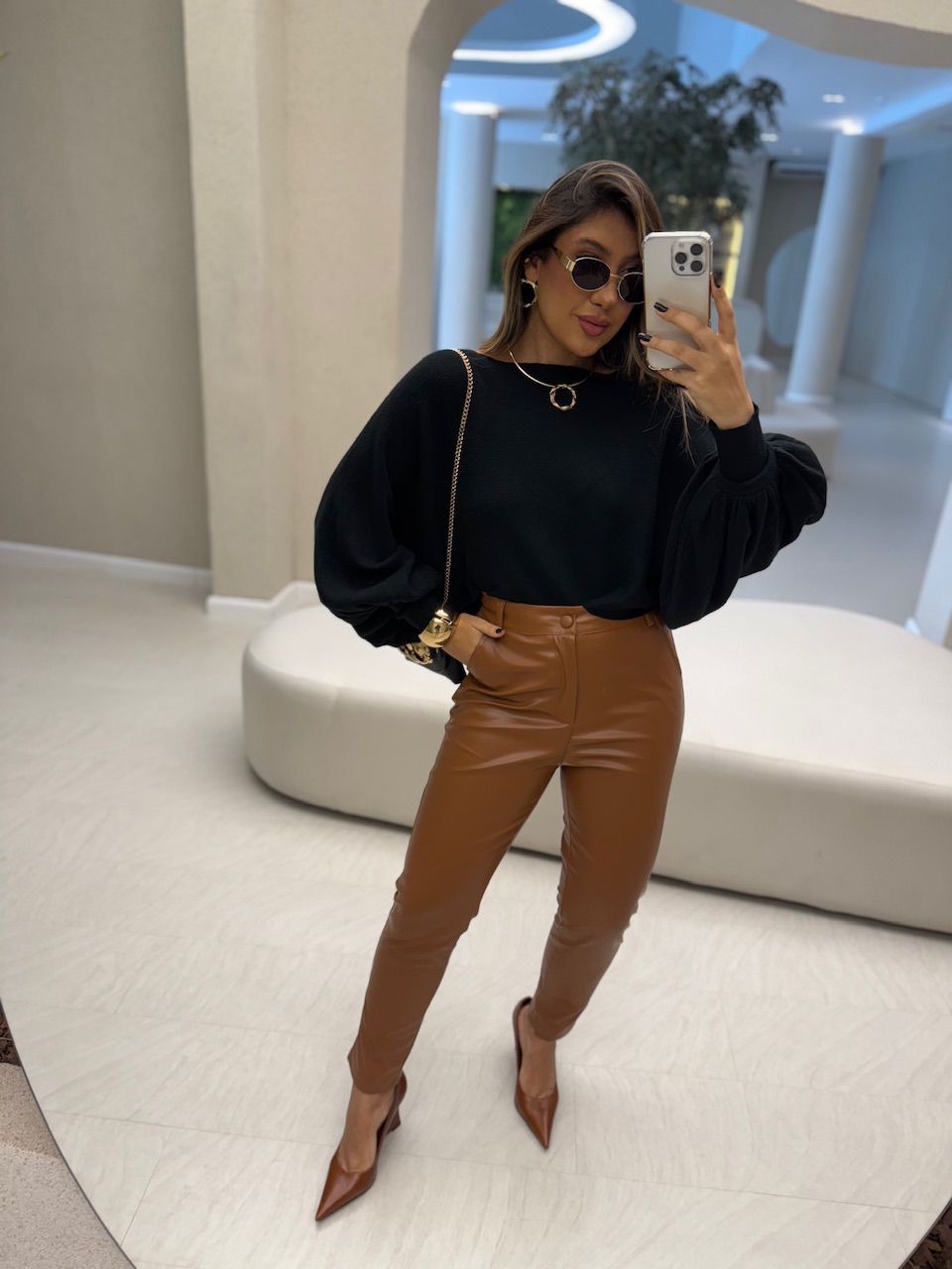 CALÇA SARA COURO FAKE CARAMELO