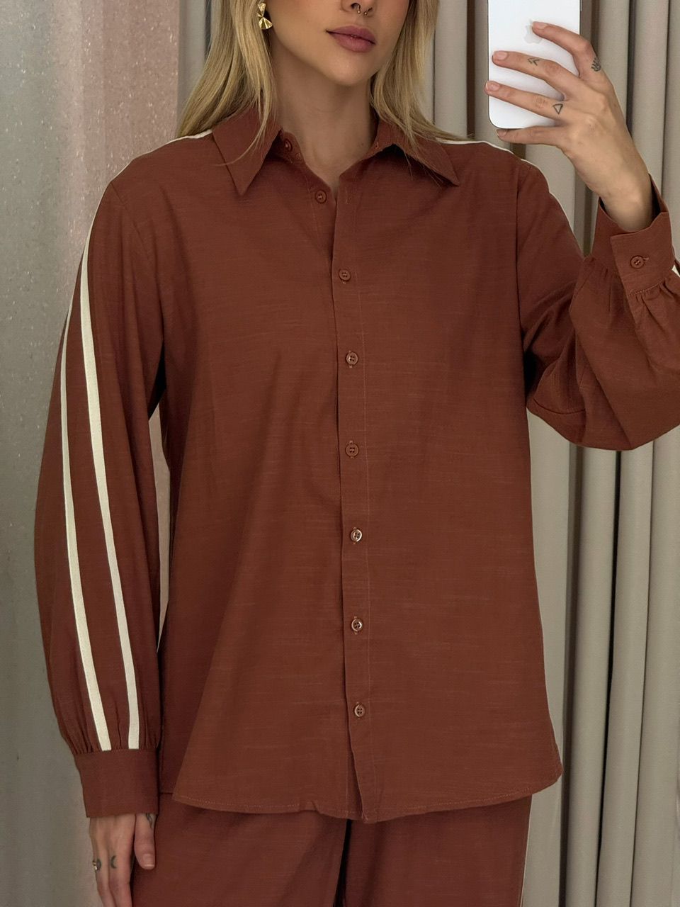 CONJUNTO CLÁUDIA LISTRAS MARROM