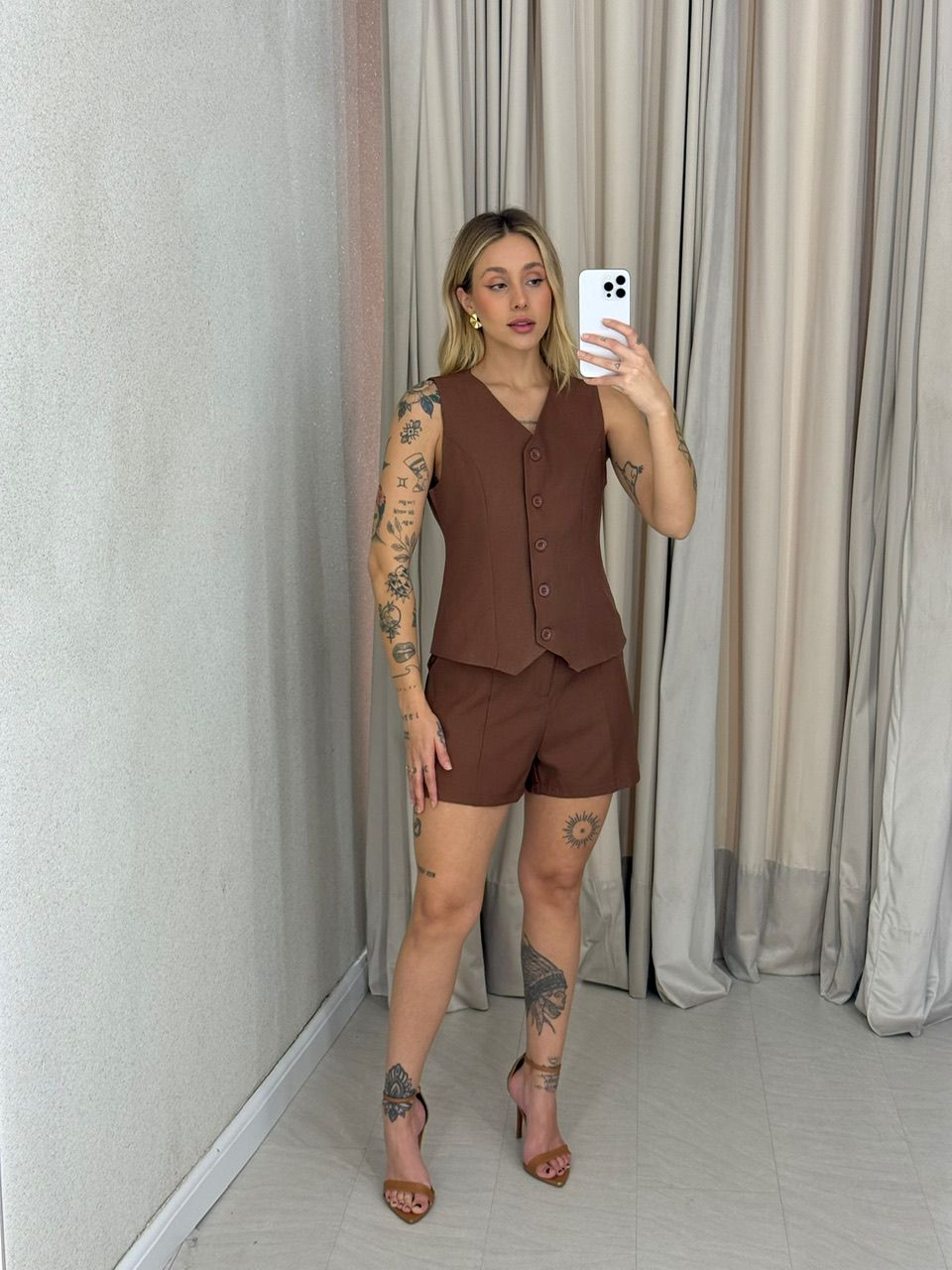 SHORT CAMILA ALFAIATARIA MARROM