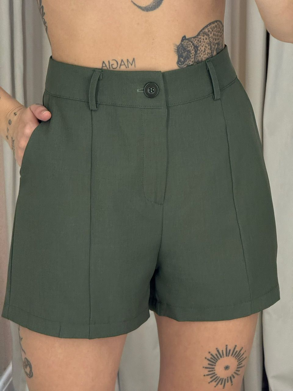 SHORT CAMILA ALFAIATARIA OLIVA