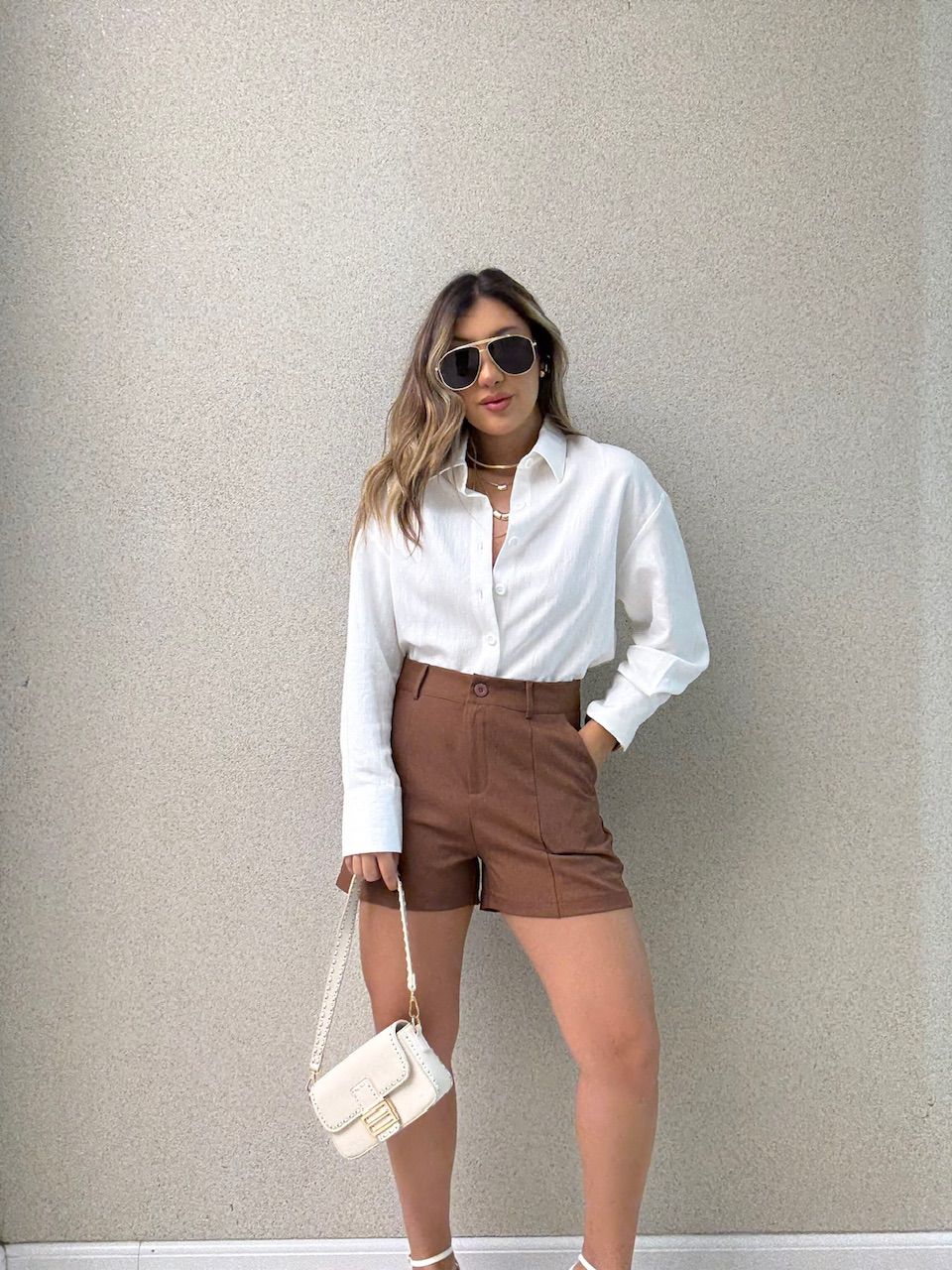 SHORT CAMILA ALFAIATARIA MARROM