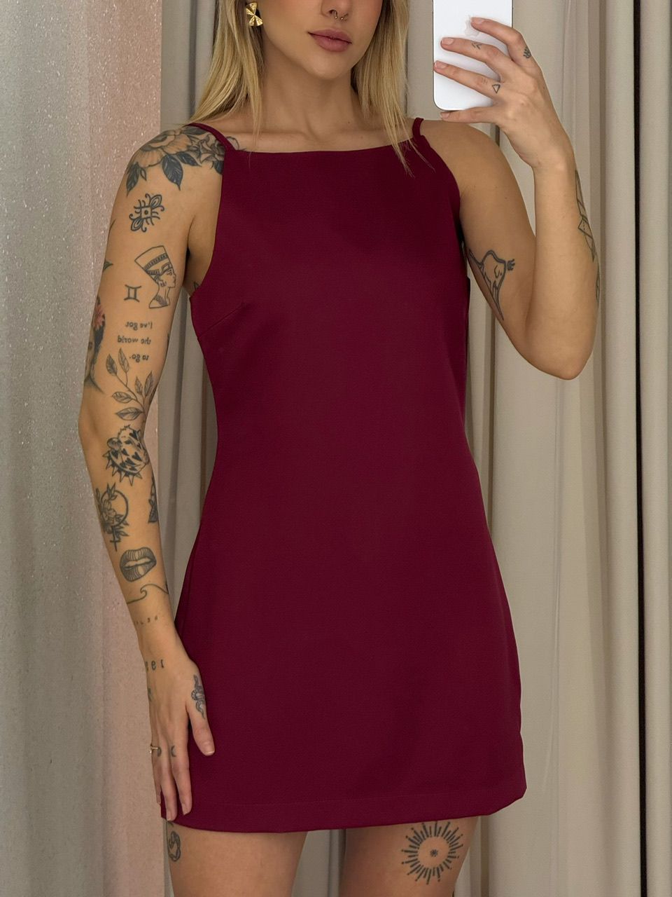 VESTIDO GIANE CURTO VINHO