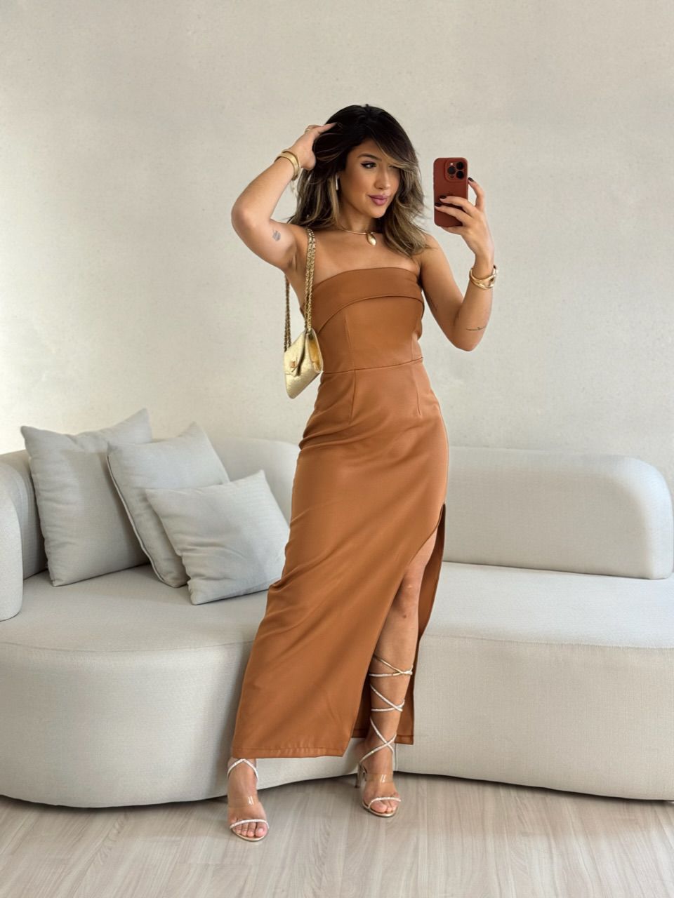 VESTIDO RÚBIA FENDA MARROM - 0053030054 - CAROLLA FERRARO