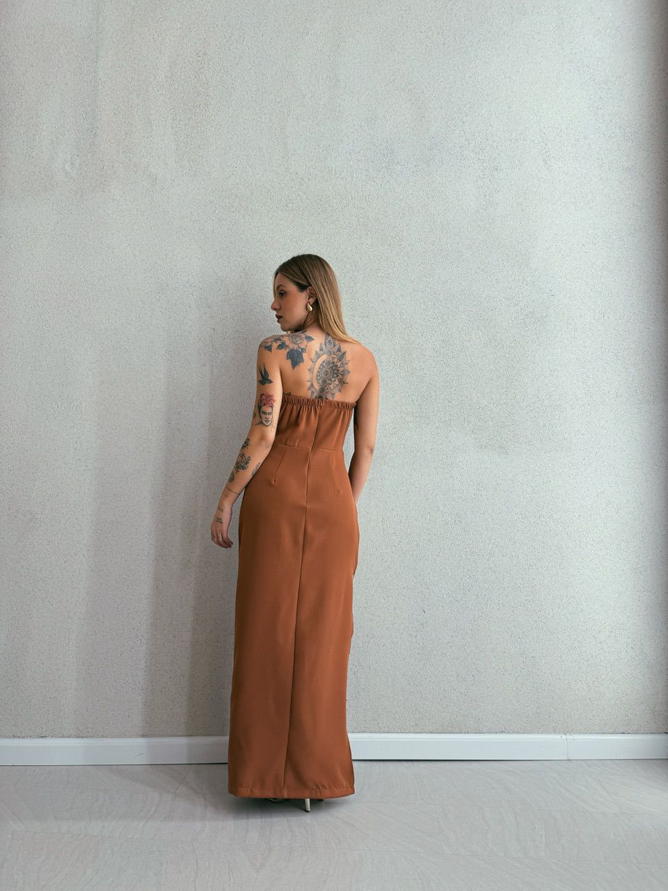 VESTIDO RÚBIA FENDA MARROM