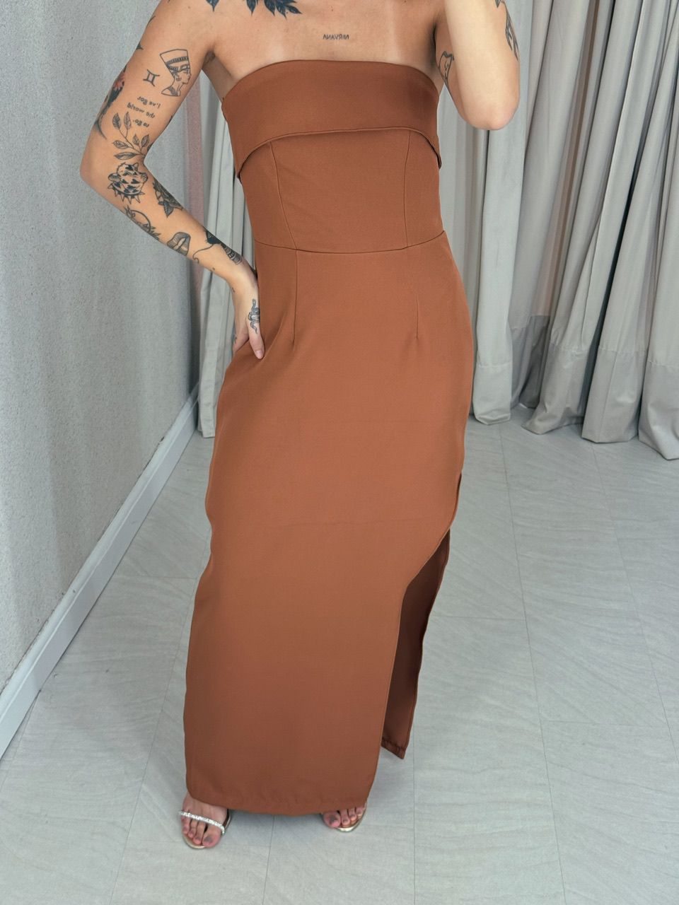 VESTIDO RÚBIA FENDA MARROM