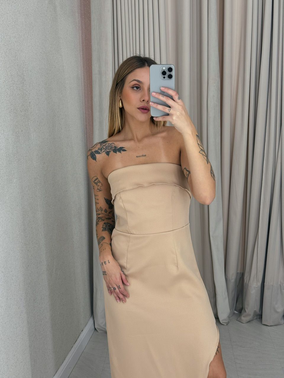 VESTIDO RÚBIA FENDA NUDE