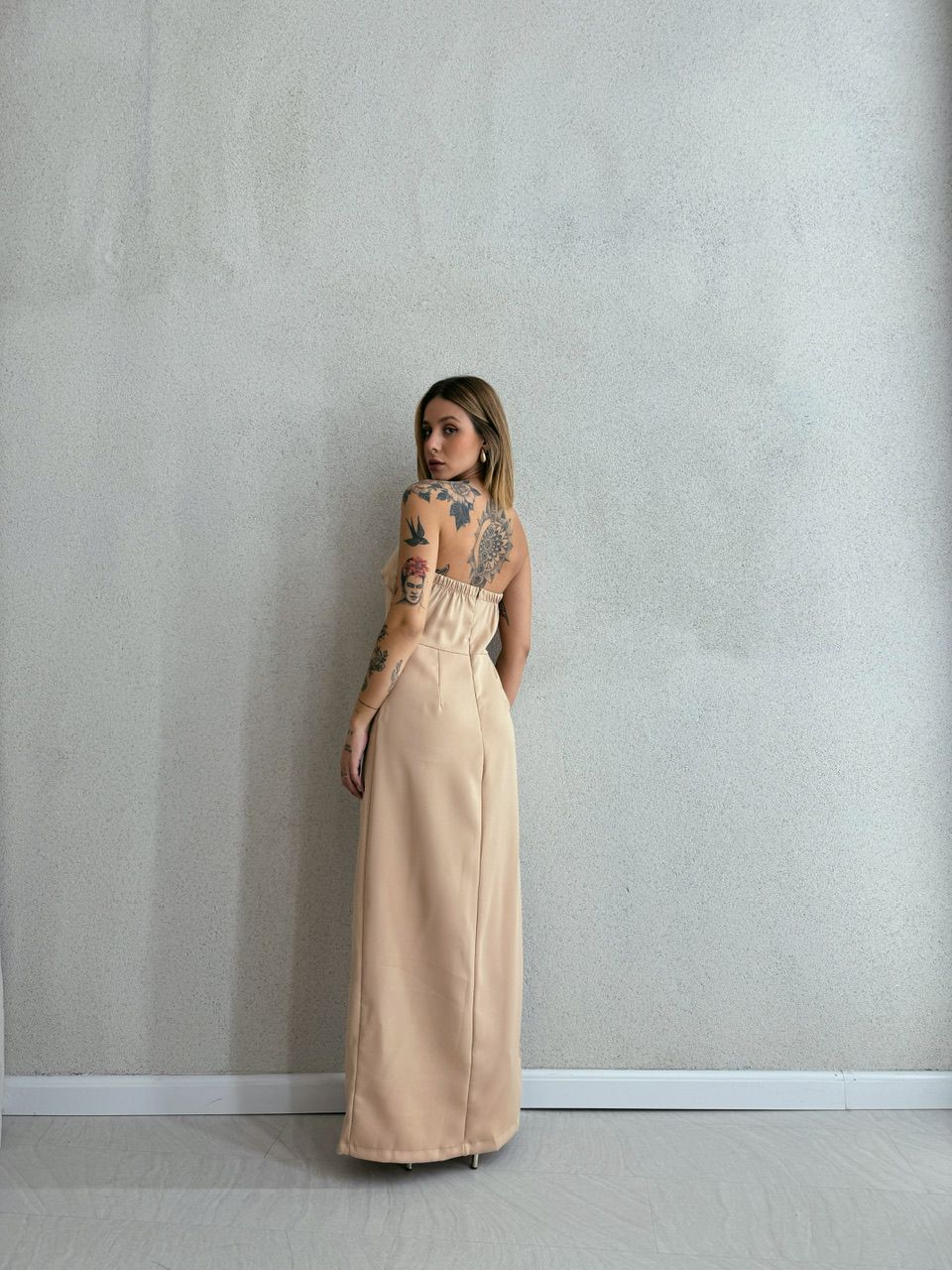 VESTIDO RÚBIA FENDA NUDE