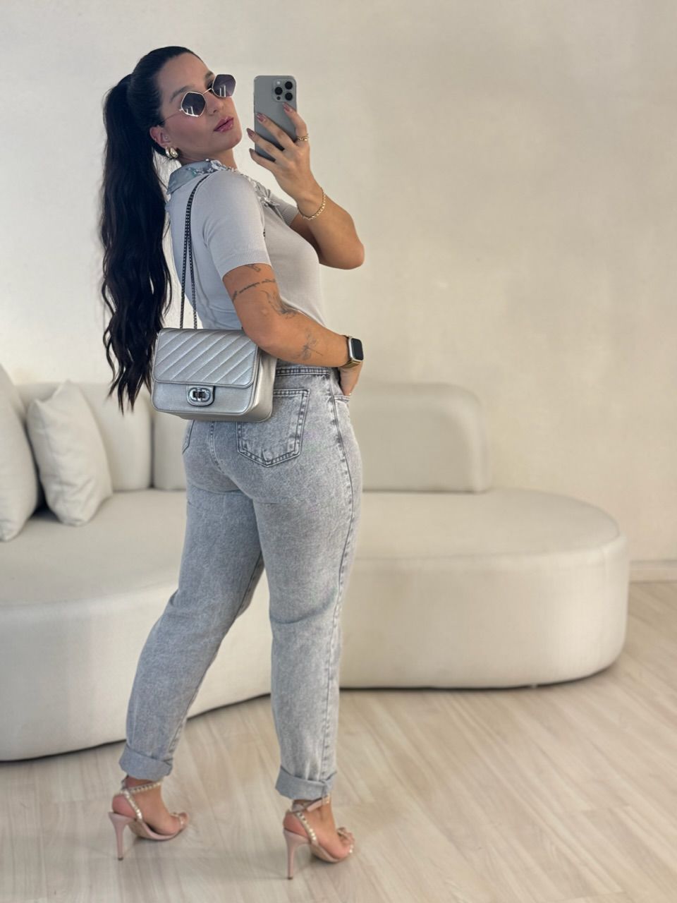 BLUSA MAIA GOLA BORDADA CINZA