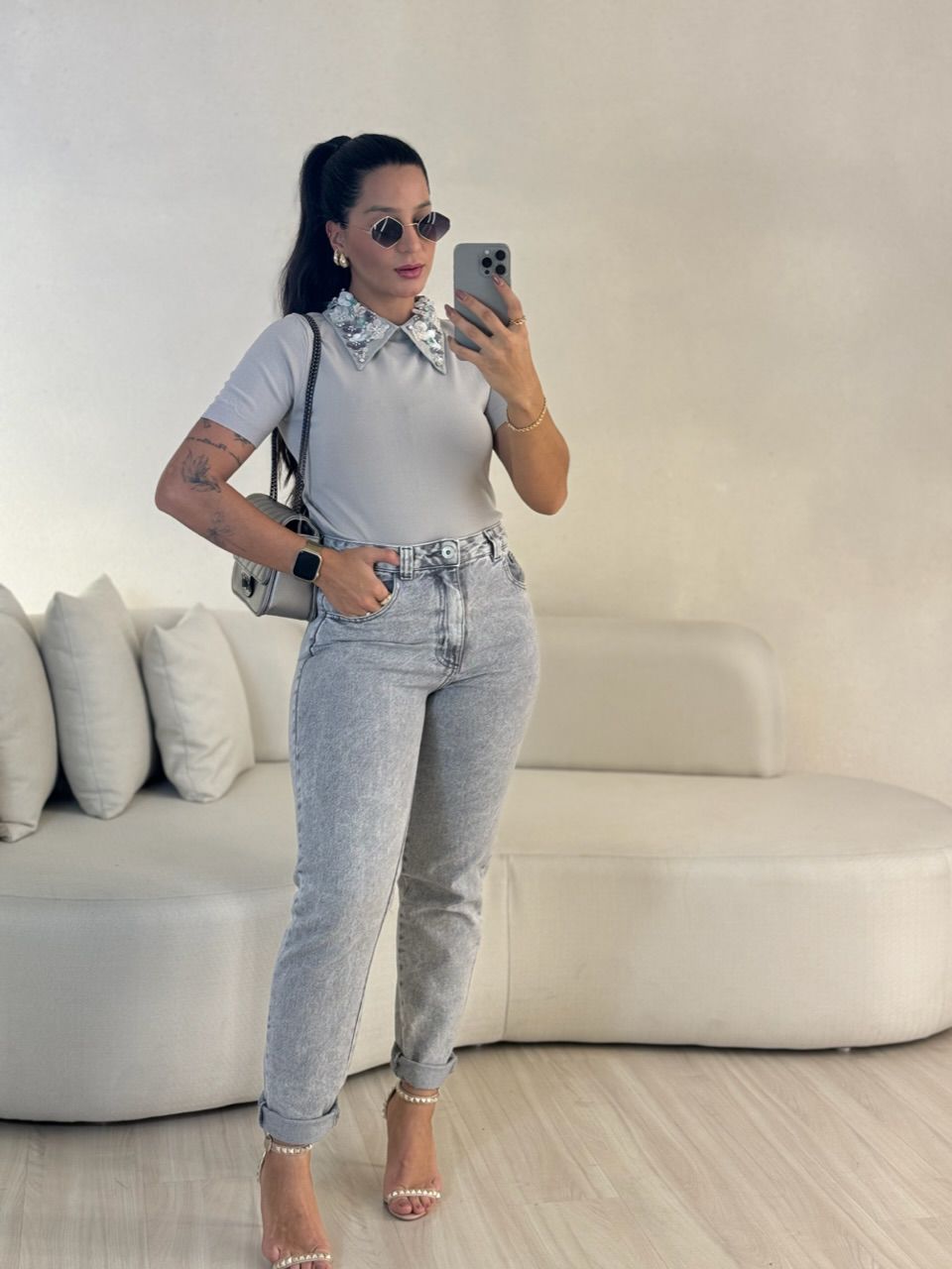 BLUSA MAIA GOLA BORDADA CINZA