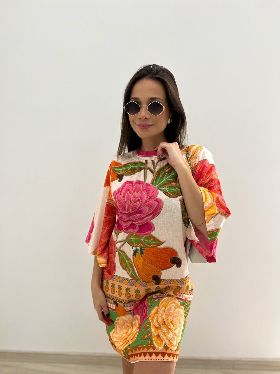 VESTIDO ESTAMPADO GOLA OFF/ CAJU