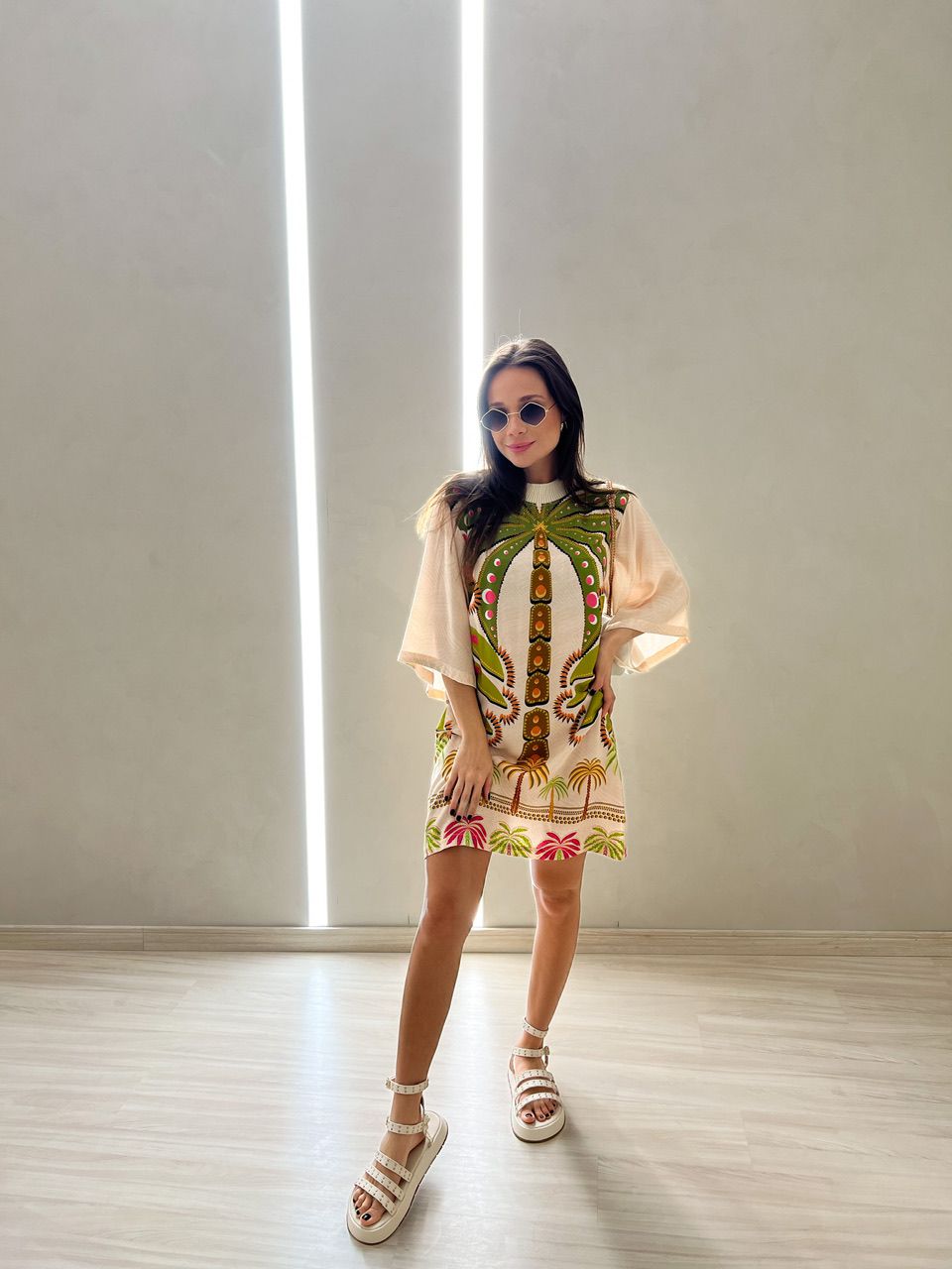 VESTIDO ESTAMPADO GOLA OFF/ COQUEIRO - 0044020259 - CAROLLA FERRARO