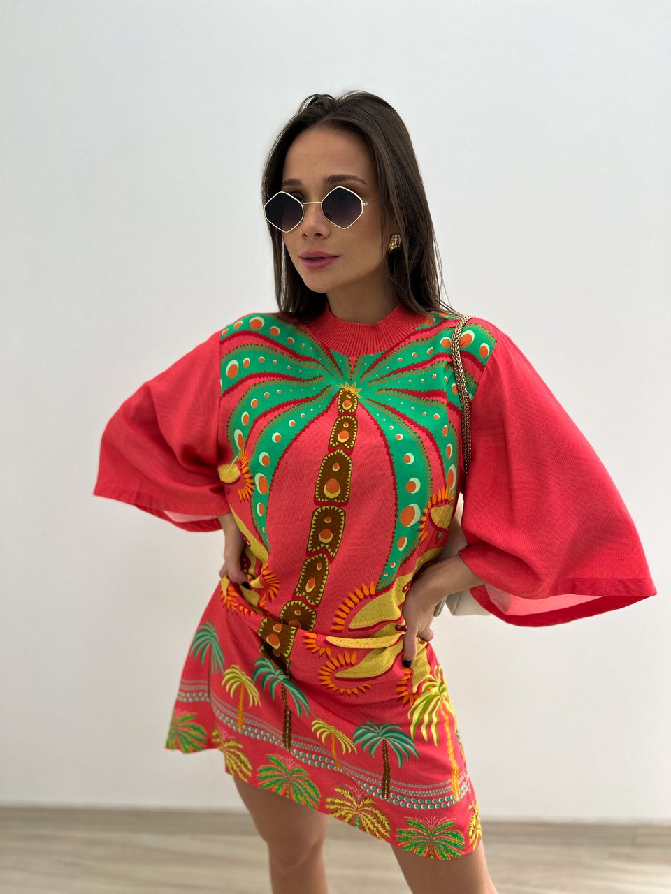 VESTIDO ESTAMPADO GOLA ROSA