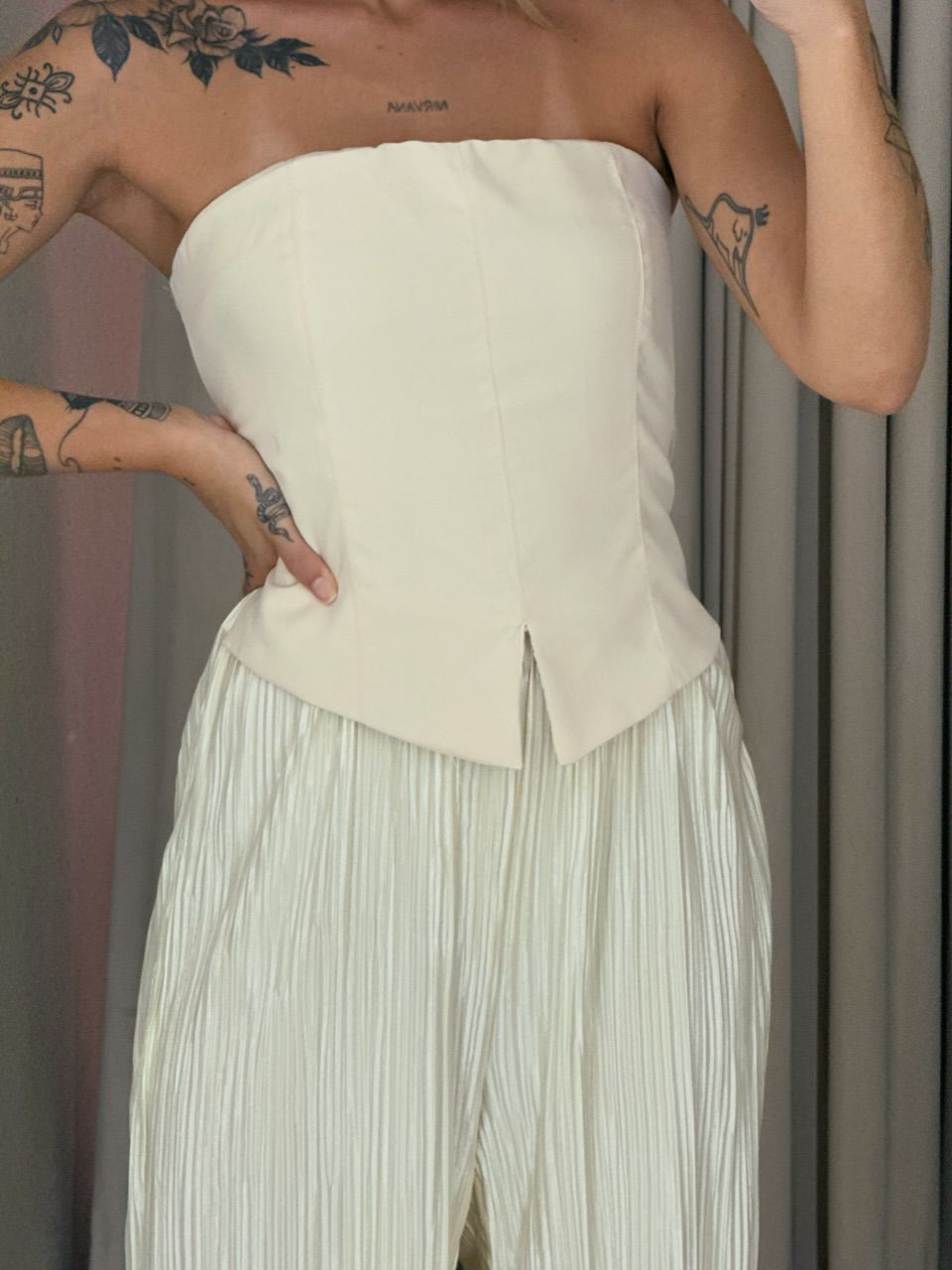 MACACÃO FERNANDA PLISSADO MARFIM