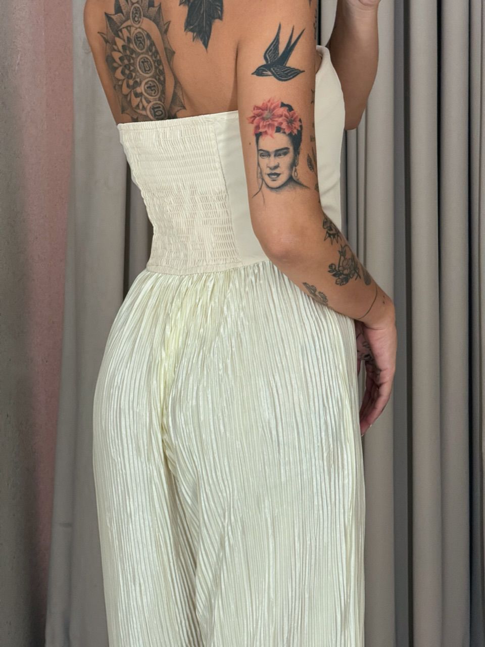 MACACÃO FERNANDA PLISSADO MARFIM
