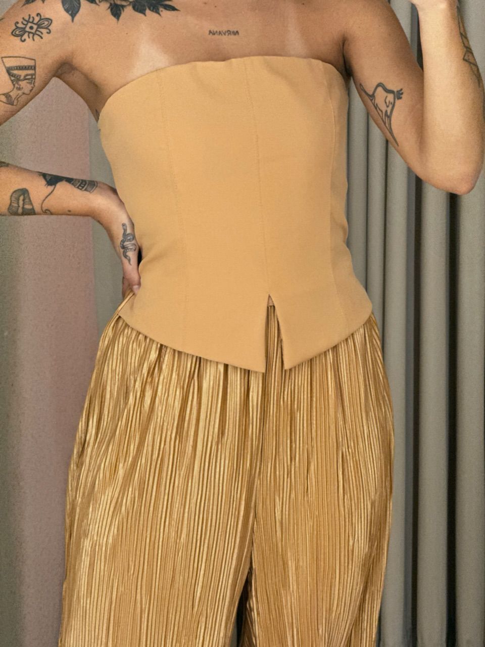 MACACÃO FERNANDA PLISSADO NUDE