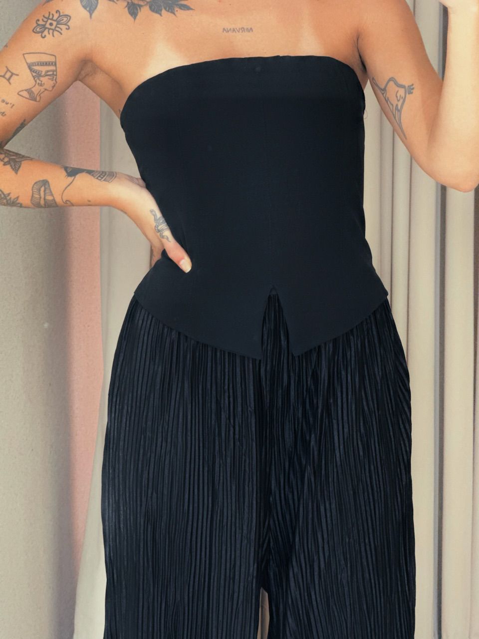MACACÃO FERNANDA PLISSADO PRETO