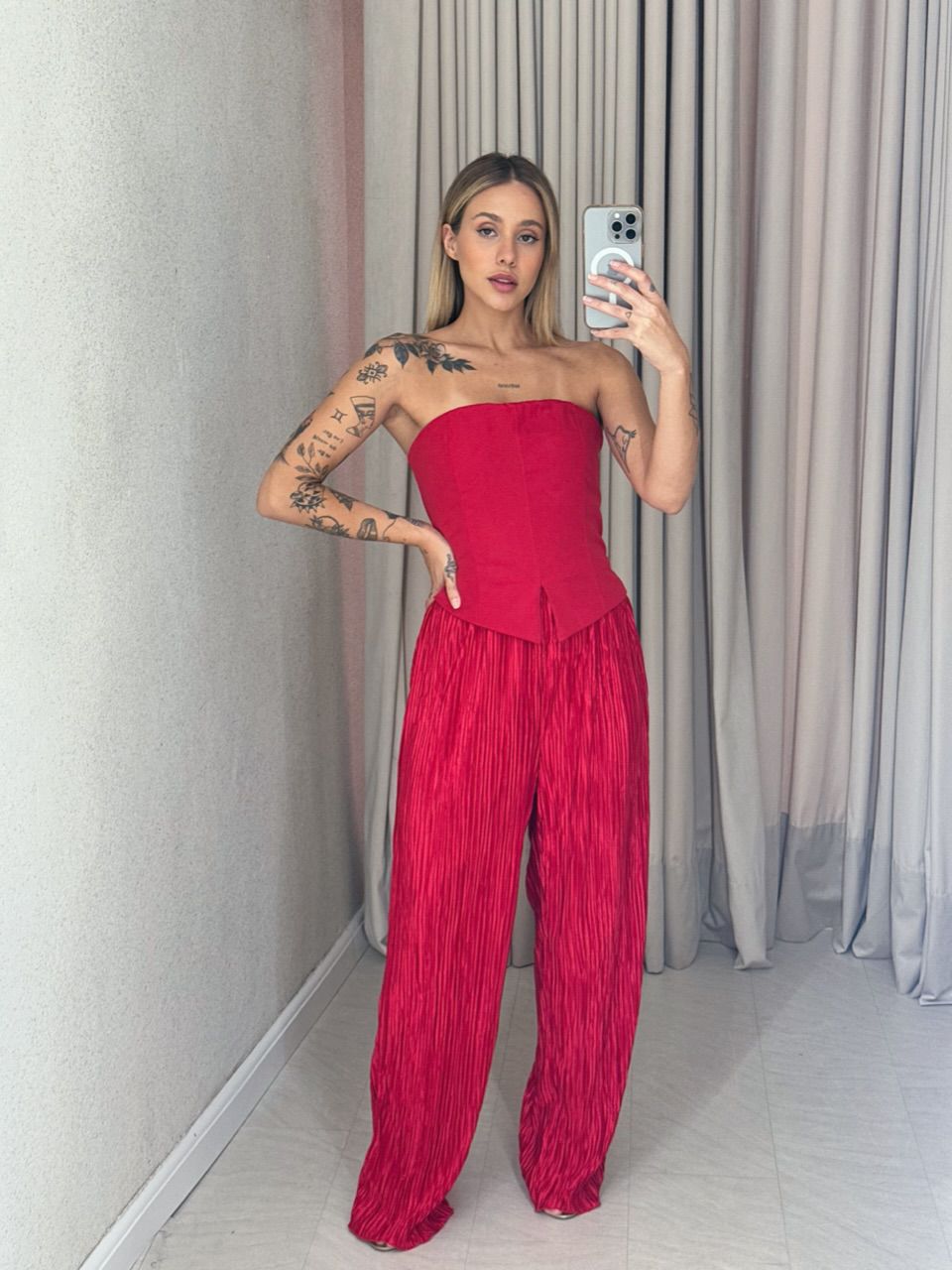 MACACÃO FERNANDA PLISSADO VERMELHO - 0059430006 - CAROLLA FERRARO