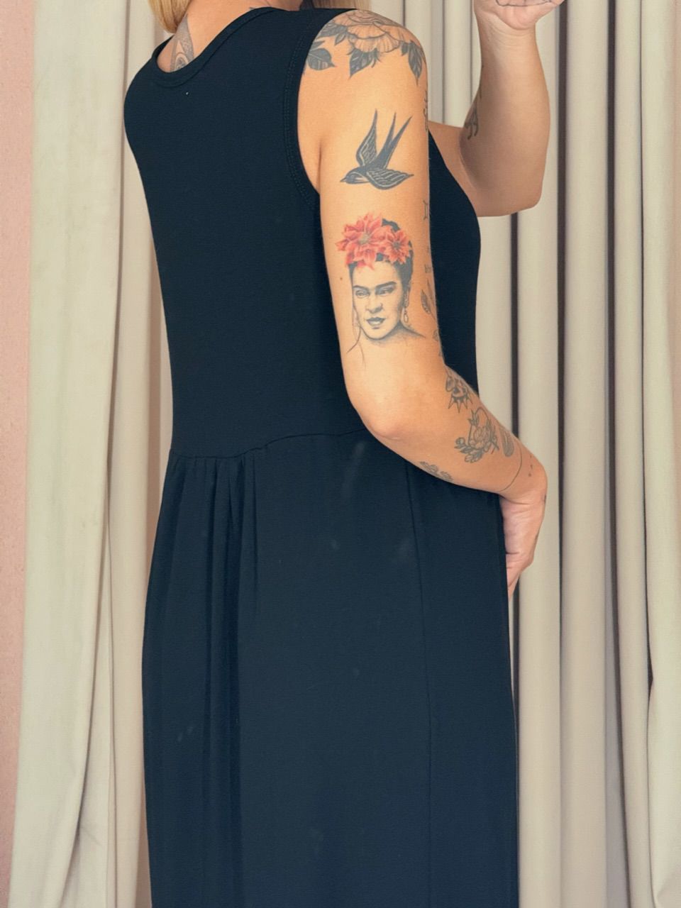 VESTIDO GILDA CAVADO preto