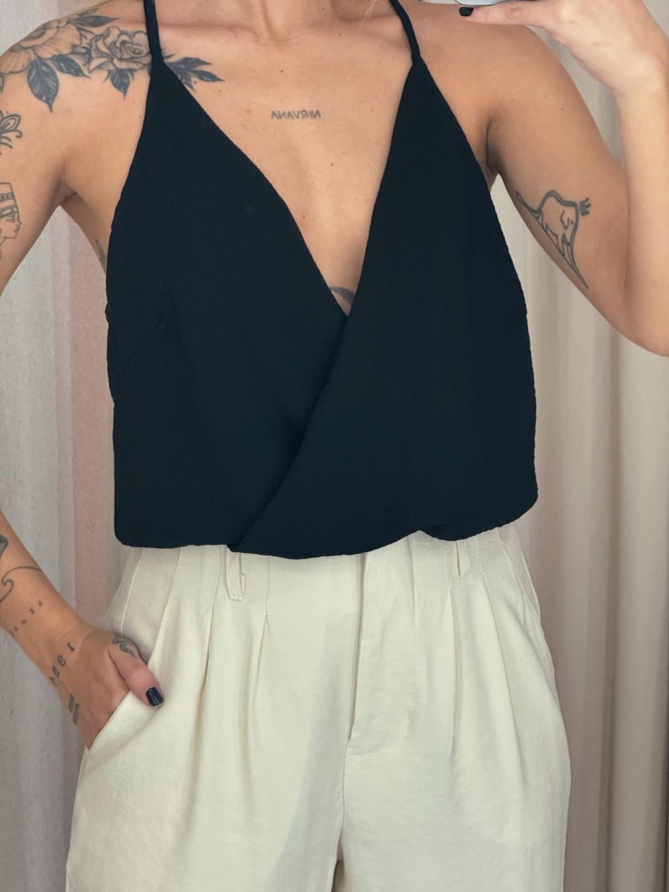 BLUSA SORAIA DECOTE Preta