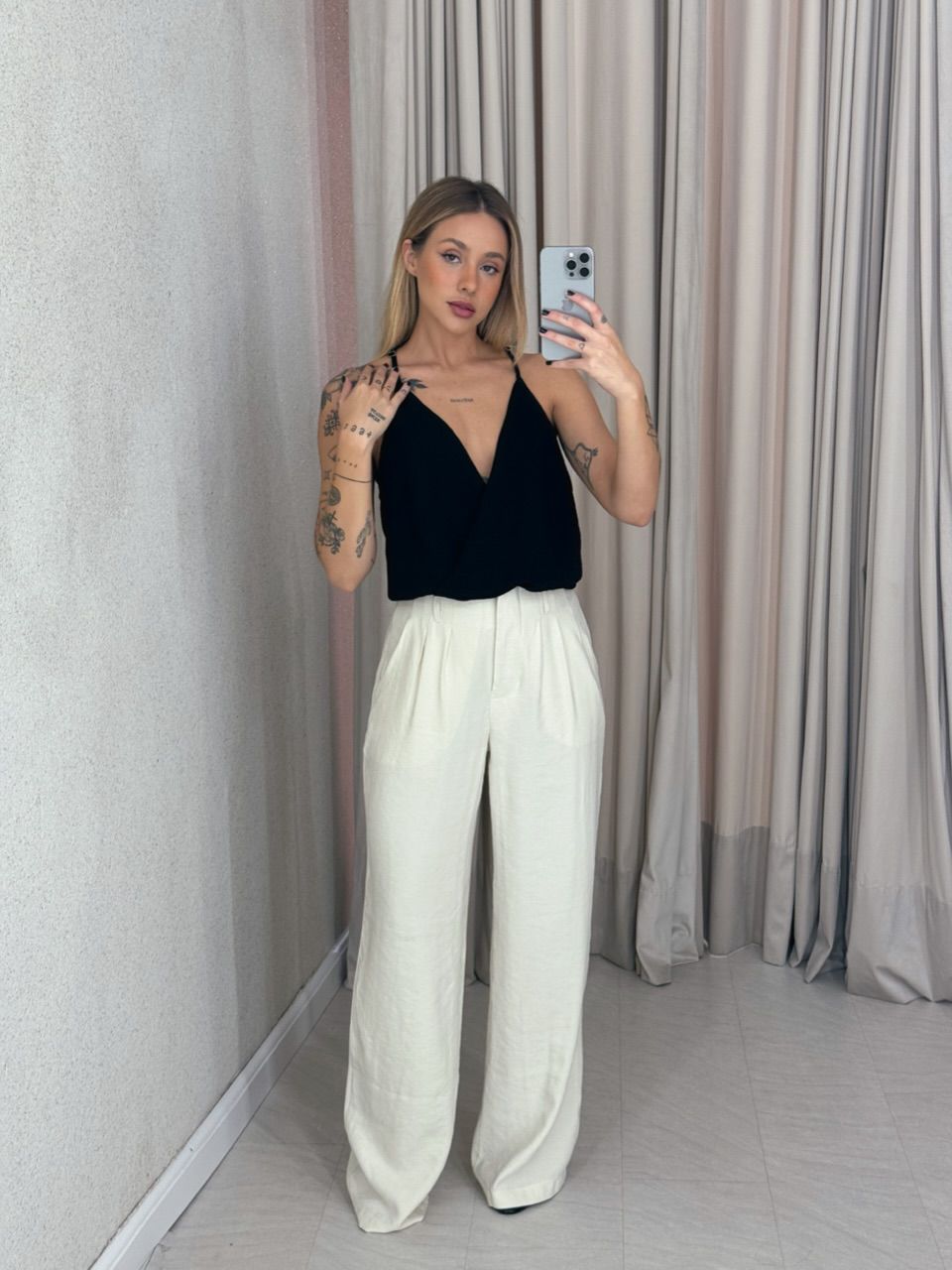 BLUSA SORAIA DECOTE Preta