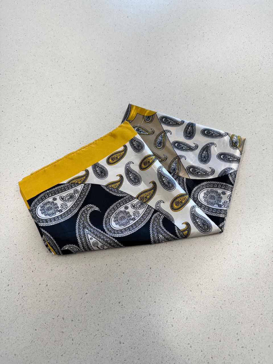LENÇO ÉTNICO AMARELO