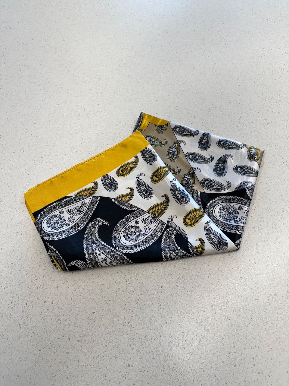LENÇO ÉTNICO AMARELO