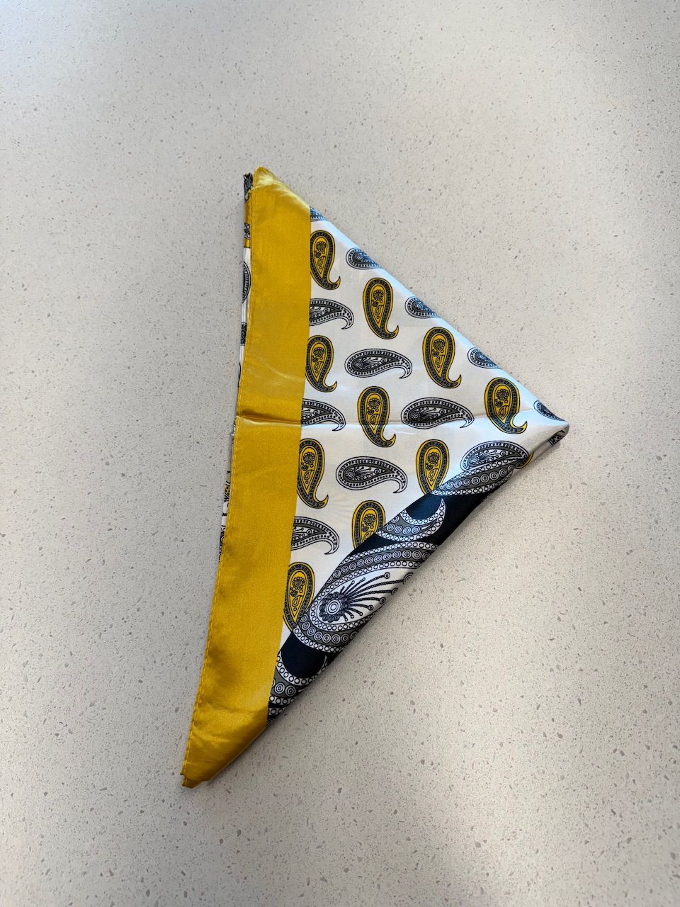 LENÇO ÉTNICO AMARELO