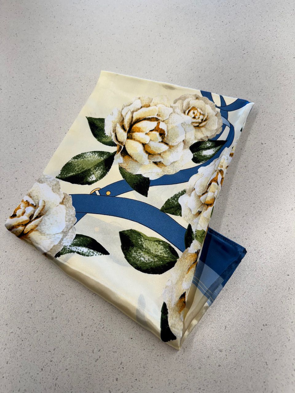 LENÇO FLOR MARFIM