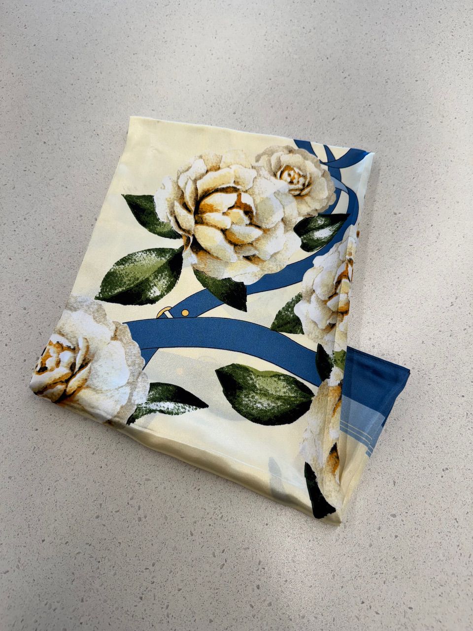LENÇO FLOR MARFIM