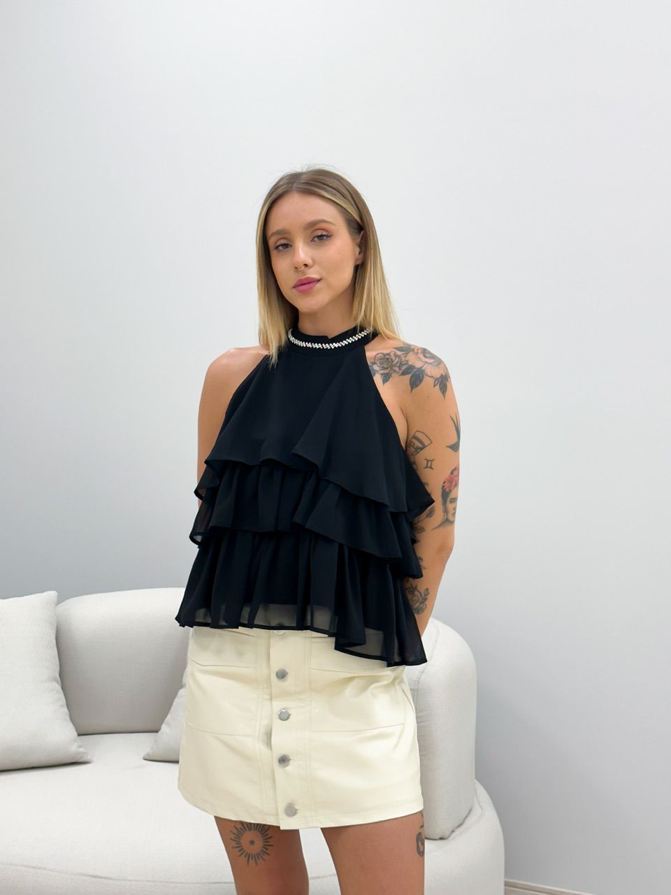 BLUSA AMÉLIA BABADOS PRETA