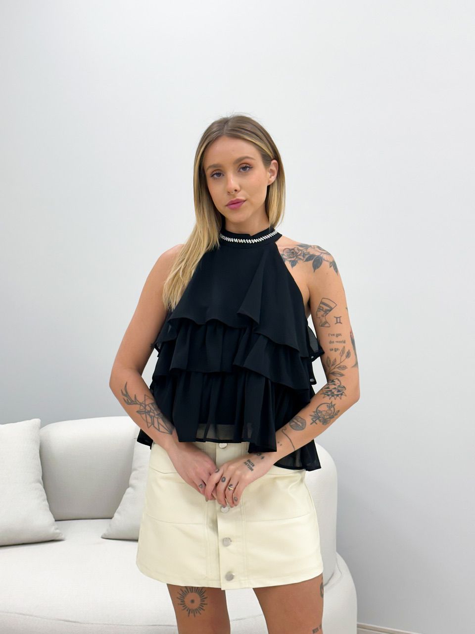BLUSA AMÉLIA BABADOS PRETA - 0048670033 - CAROLLA FERRARO