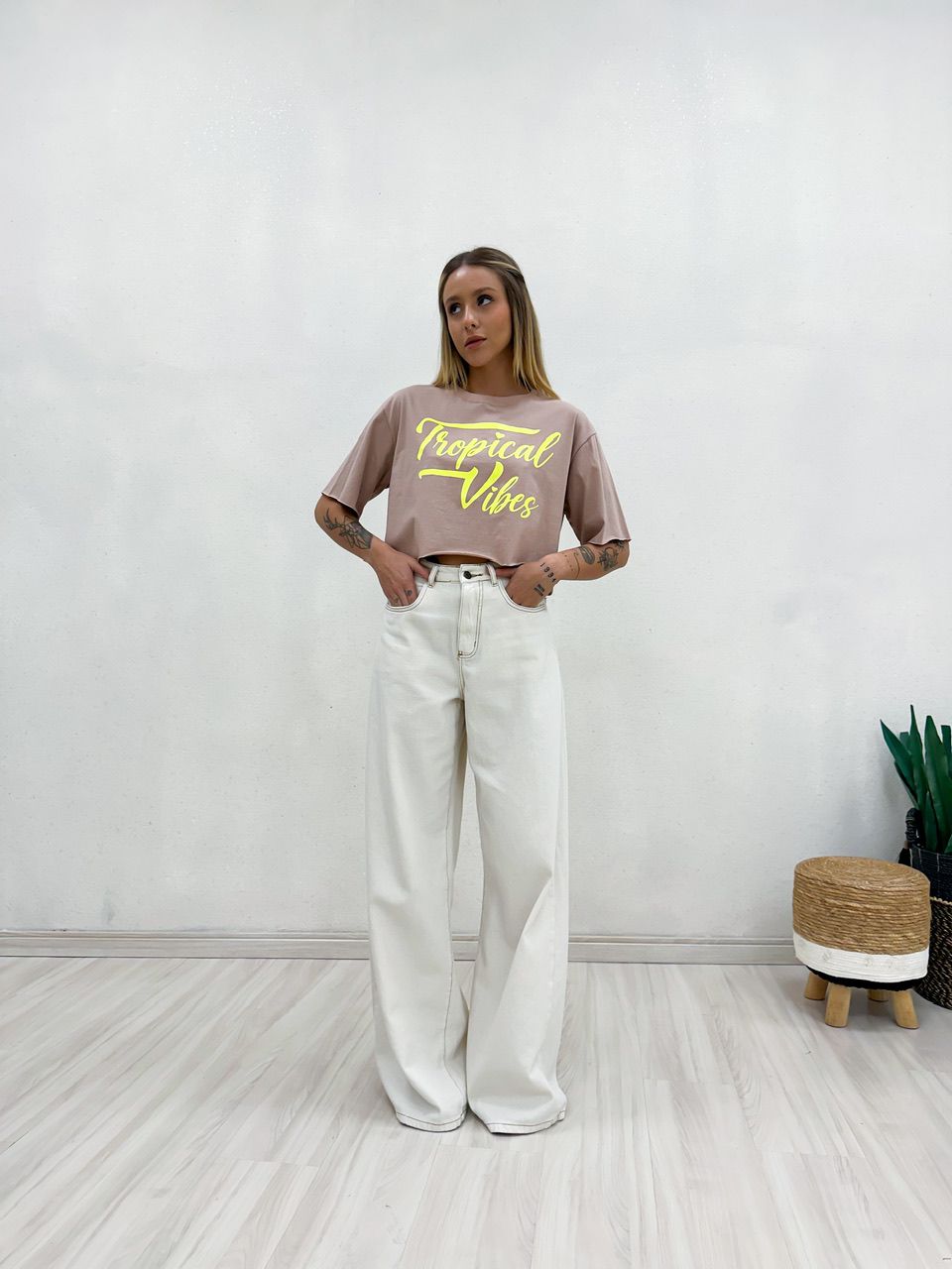 CROPPED TROPICAL VIBES NUDE