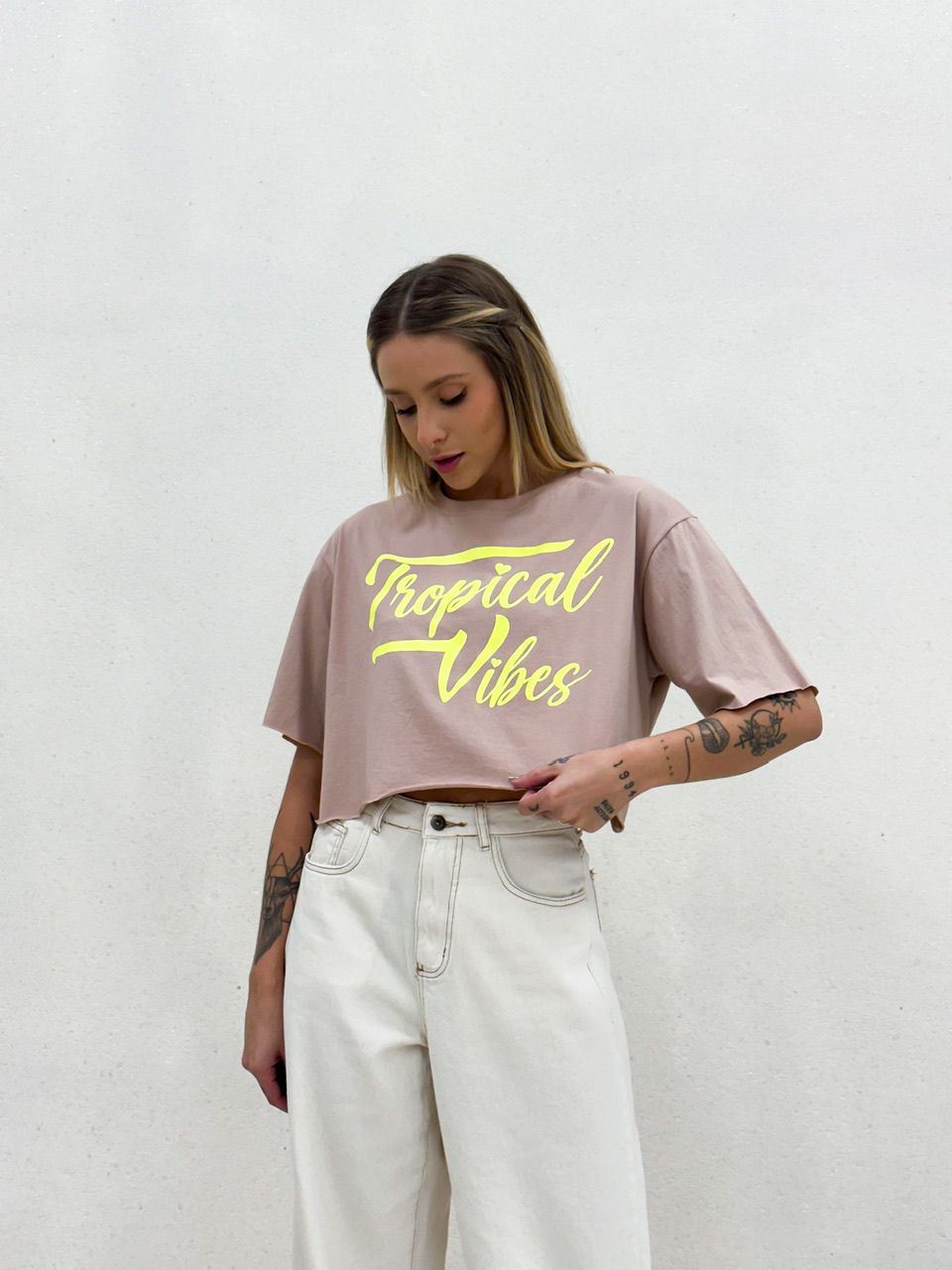 CROPPED TROPICAL VIBES NUDE