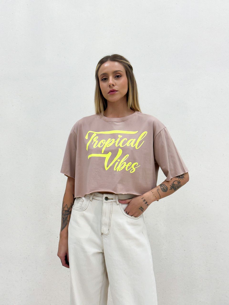 CROPPED TROPICAL VIBES NUDE