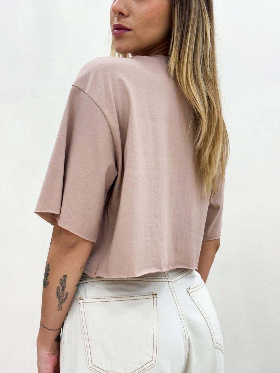 CROPPED TROPICAL VIBES NUDE